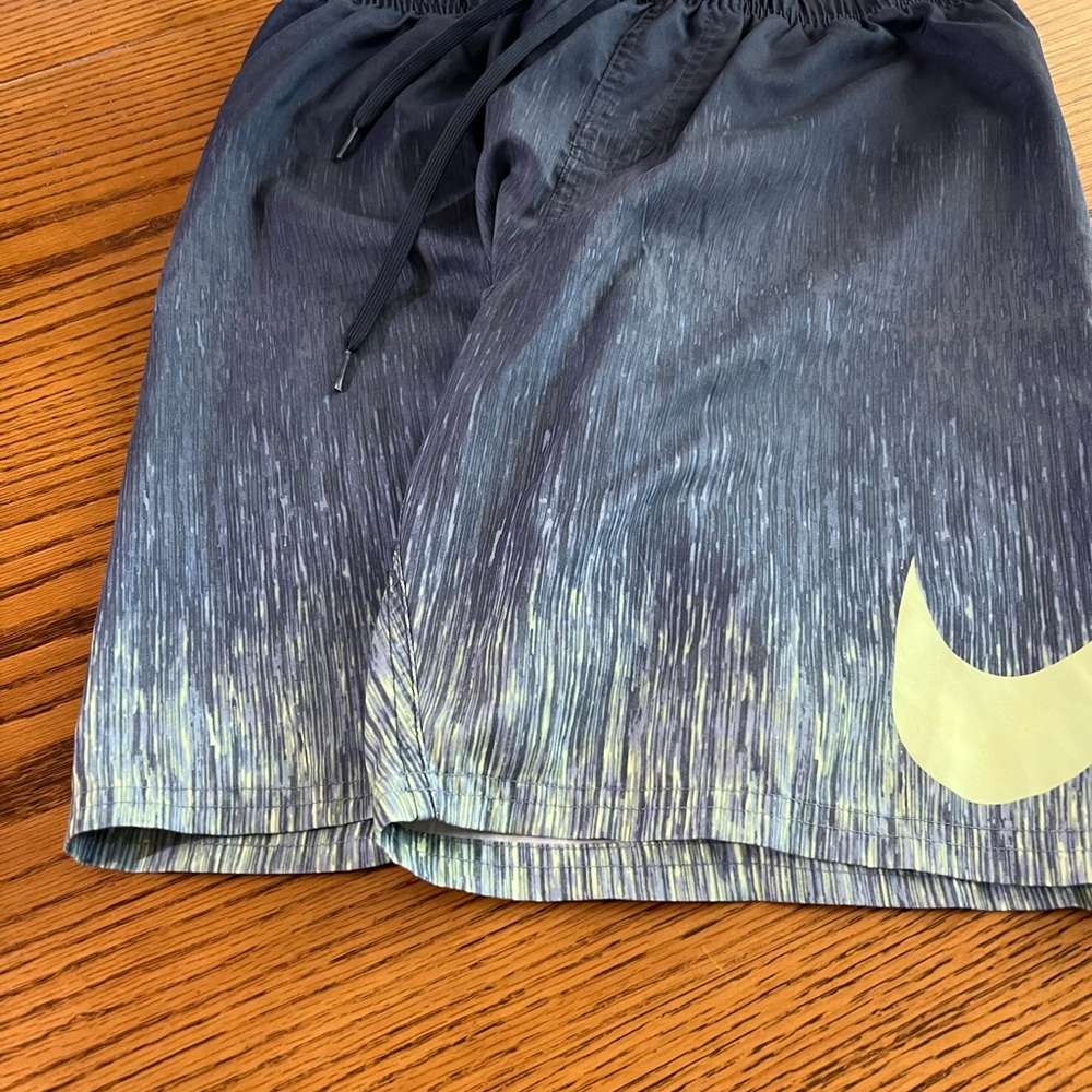Men’s Nike 19” Swim Trunks Size M